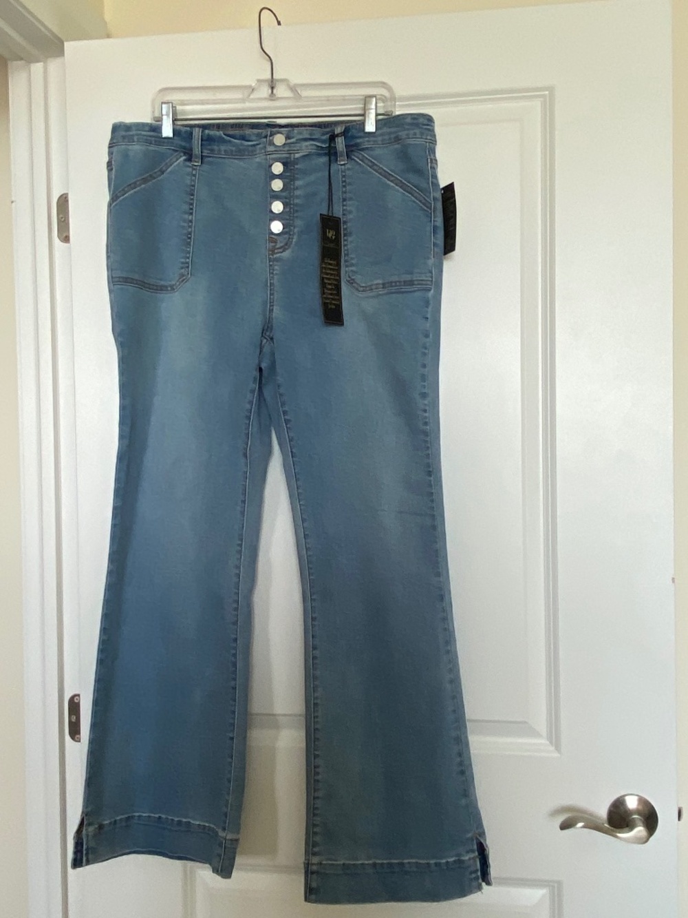 DG2 Diane Gilman light blue jeans, size XL, New With Tags Size XL